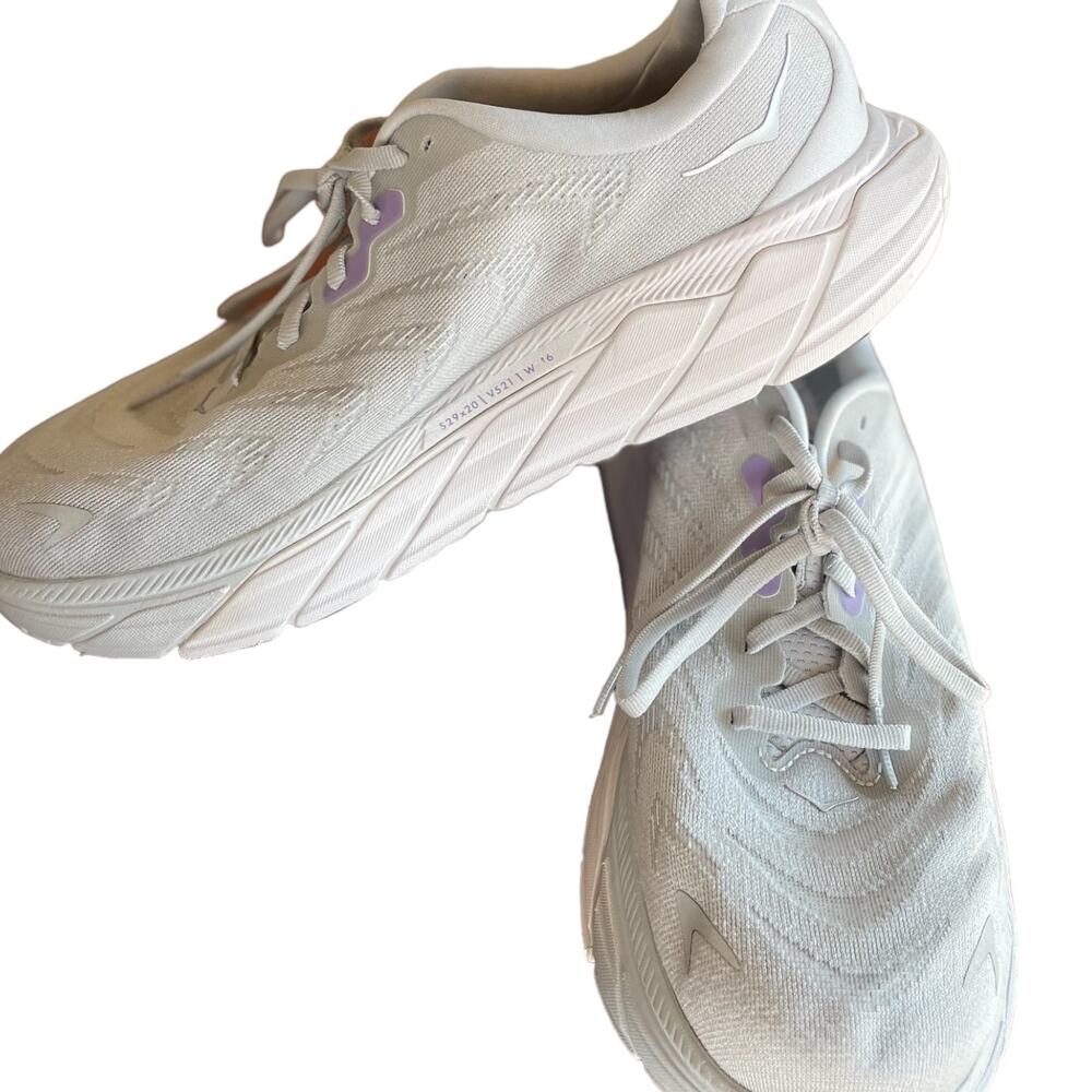 Size 10B HOKA Womens Arahi 6 Running Shoes in Excellent Condition, Minimal Wear